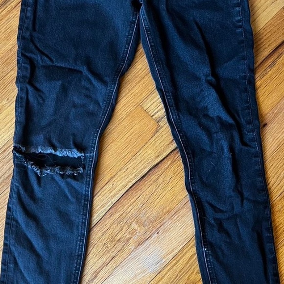 Reformation High and Skinny Jeans Black Wash Destroyed Distressed Size 26 - Picture 3 of 6
